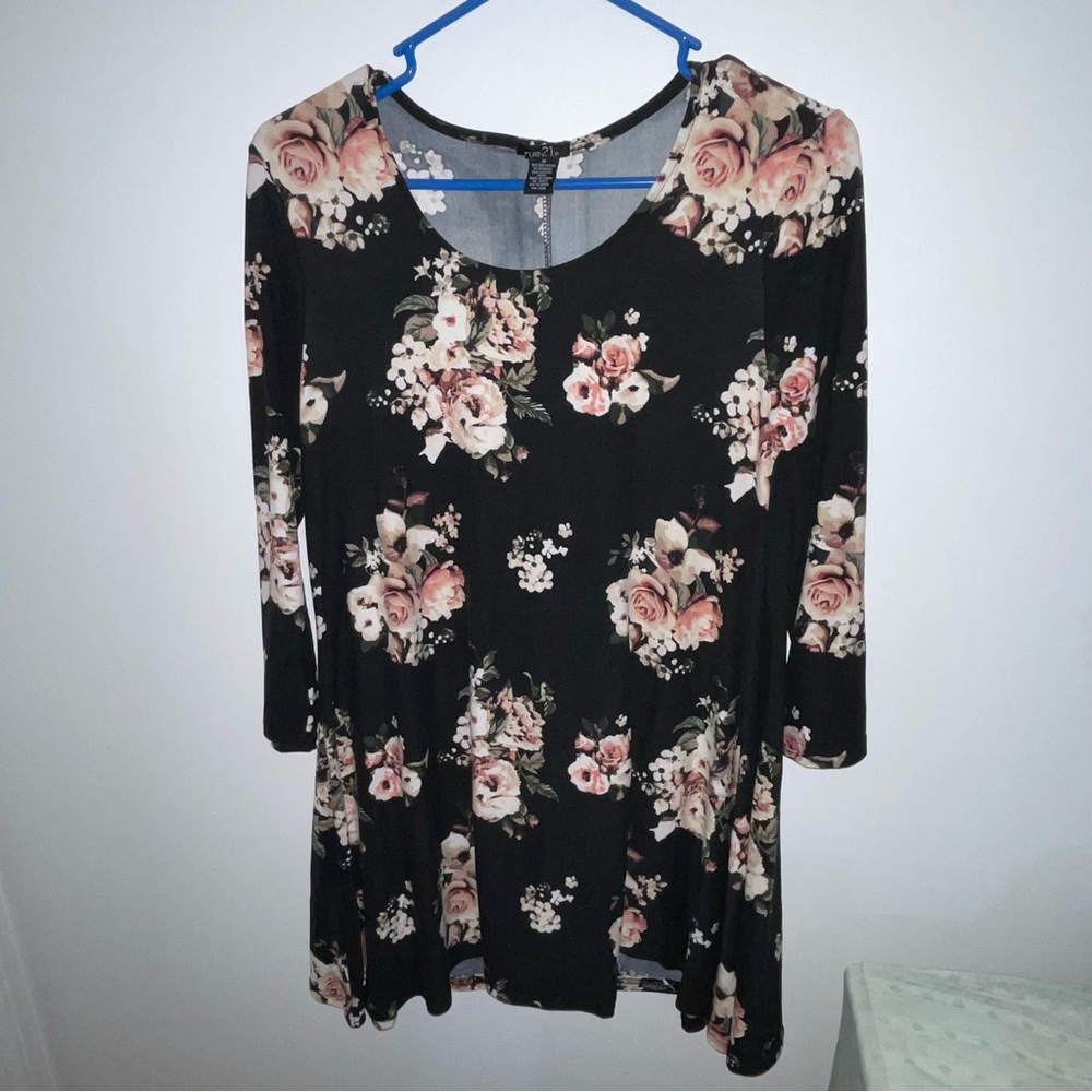 RUE 21 Black Light Pink Floral Top Size: M